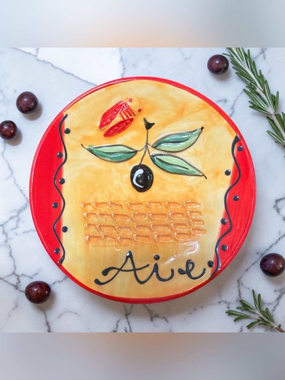 Terres Et Couleurs Garlic Grinding Dish Orange w/Black Olives & Bee 4.75”